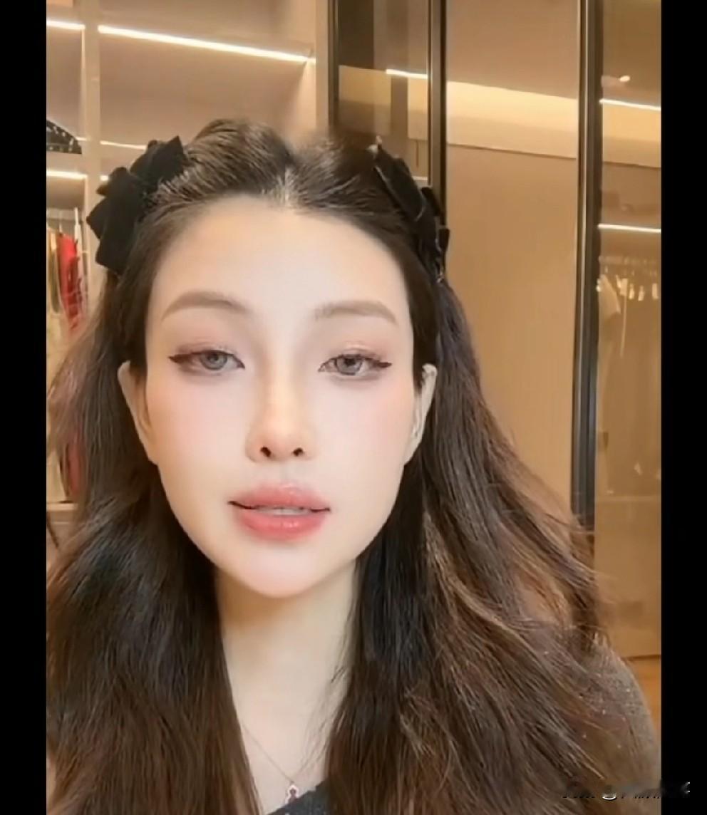 驴姐吐槽桐桐结婚生完还不敢公开老公身份。驴姐吐槽桐桐结