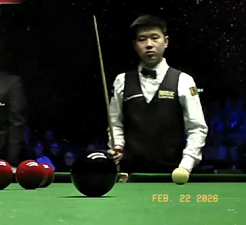 59-36，赵心童赢下第2局，将比分扳平1-1。双方还是手紧，赵心童三次上手才