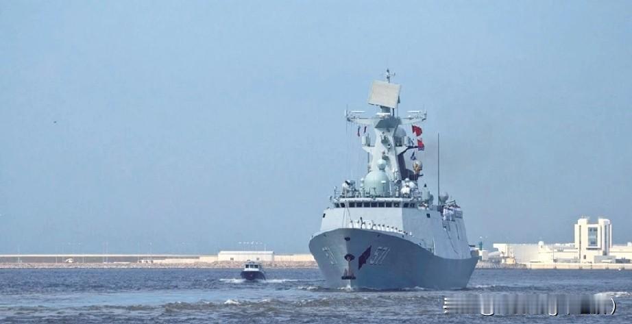 其实批次叫054AG更合适首先76毫米炮换成了100毫米炮，早年间054就用