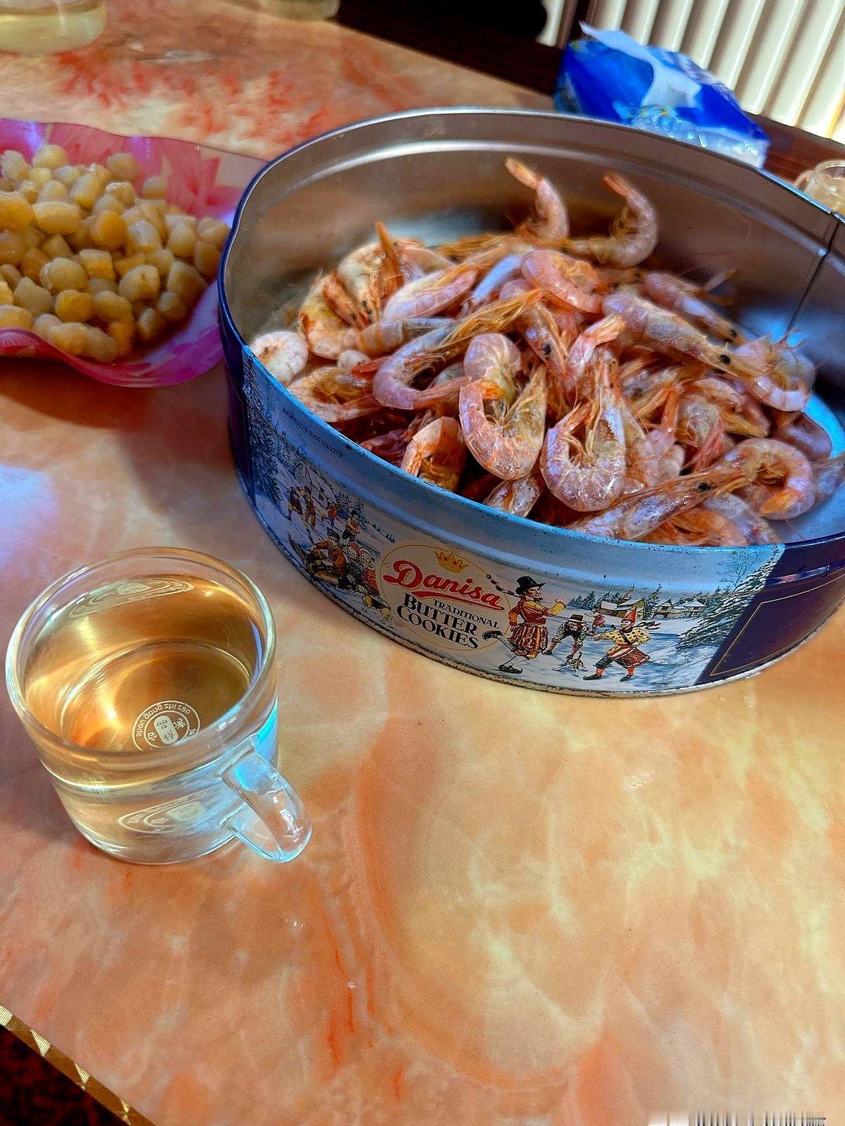 下午的这条小作文被不少人转来转去，说是“嫂子家的干虾干贝比城里咖啡拿铁还能代表精