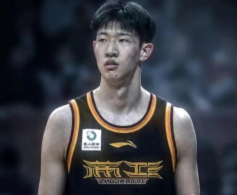 陈浩峰重点栽培新星黄明依，四年续约铺就成长之路广东宏远新任总经理陈浩峰十分