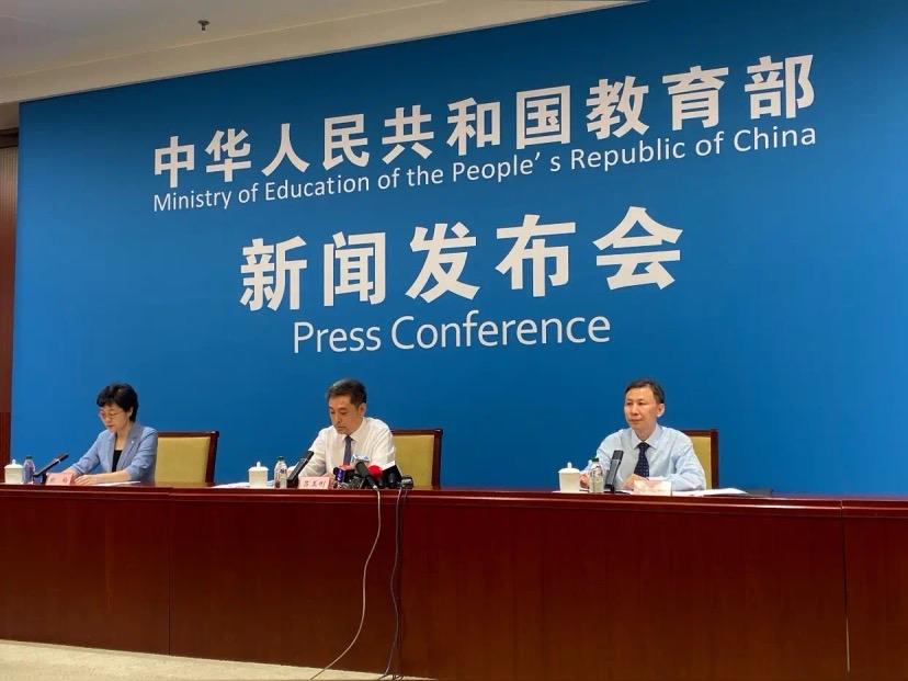 教育部放大招！20条硬规严控中小学考试，家长学生沸腾了近日，教育部重磅印发《