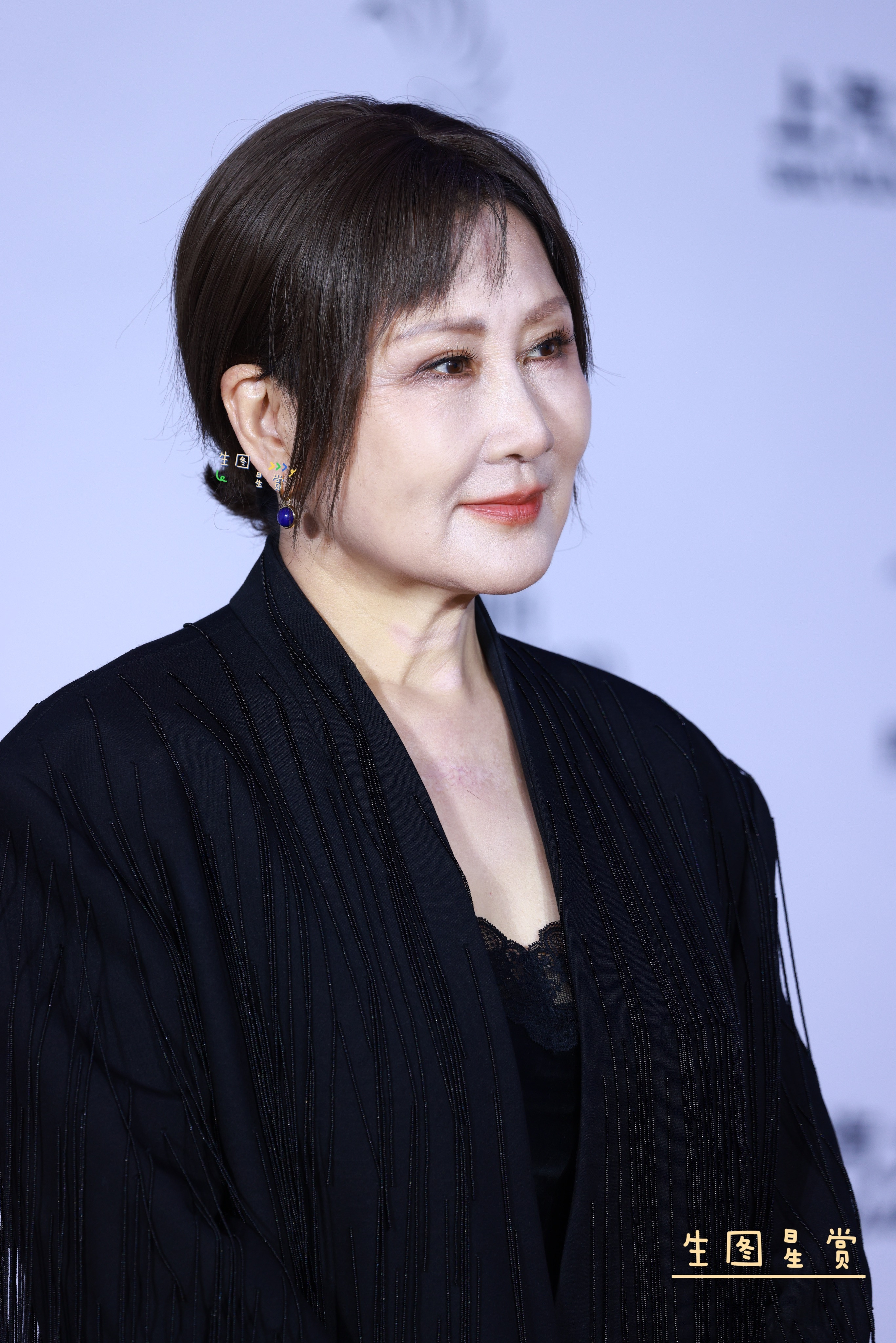 张凯丽亮相新时代国际电影节新妆造黑丝搭配年轻气质🖤这居然是张凯丽