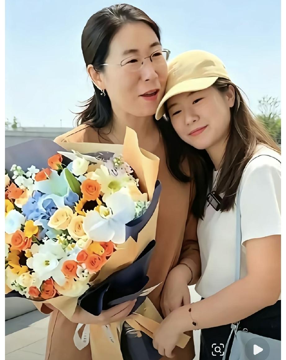 原配一派，渣男一派，小三一派，还有两边派！原配们：支持朱女士拿起法武器，把丈夫