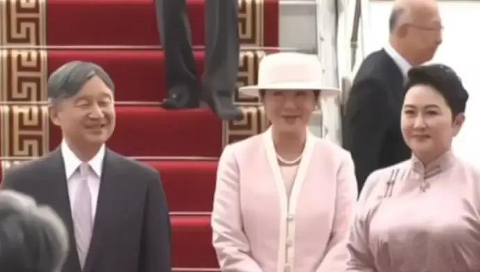 中国应对下周一将借道回国的德仁天皇做点什么，好帮助他好好反省据《共同社》7月