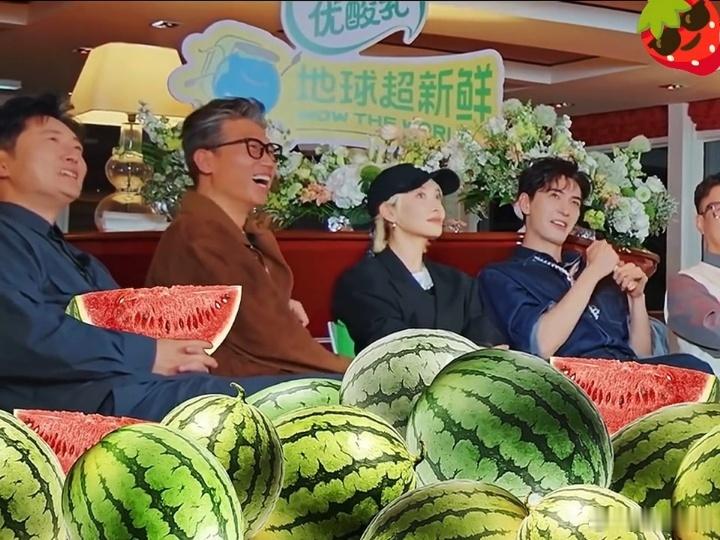 刘宇宁秒回应王玉雯喊夫君刘宇宁嘴在前面飞脑子后面追地球超新鲜王玉雯喊完“夫君”