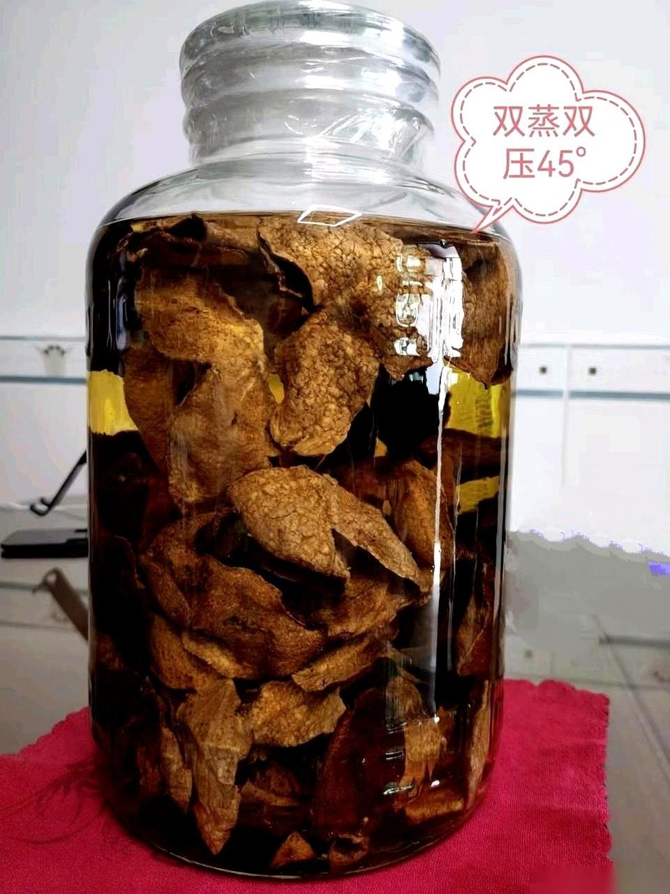 我宣布，去年闲得蛋疼的那个我，简直是个天才。就刚才，开了一坛我去年随手泡的酒。