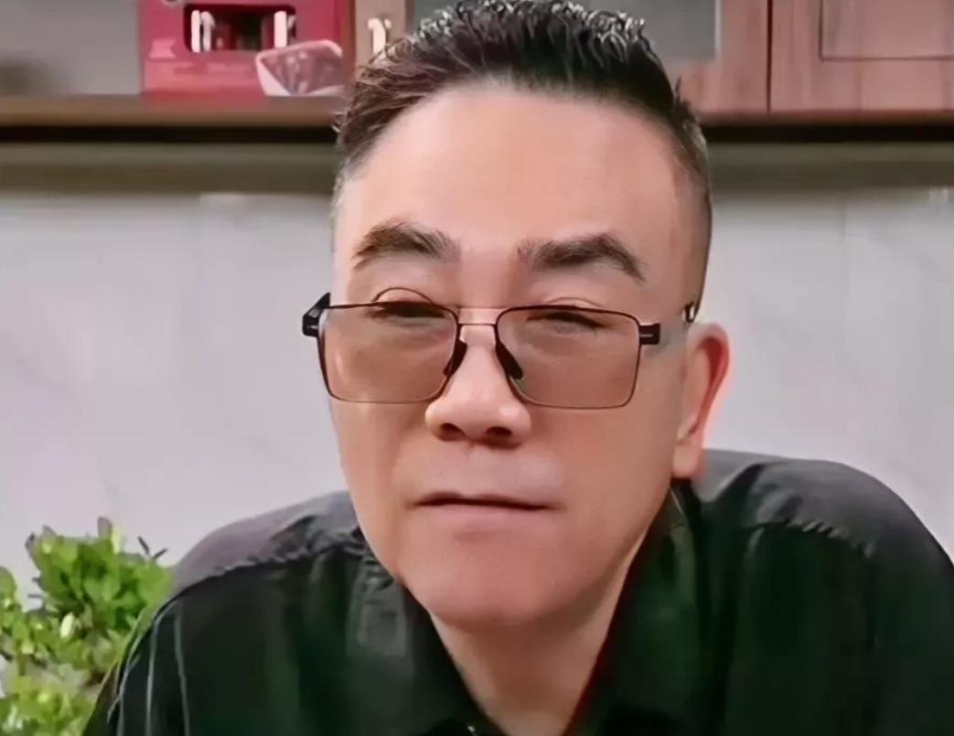 感觉杨议终于说实话了。他在直播时说自己拍电视剧赔了3000多万，开美术馆又赔了7