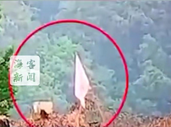 讽刺不？印军被曝在实控线附近升起白旗据海客见闻报道，5月7日，巴方军队在克