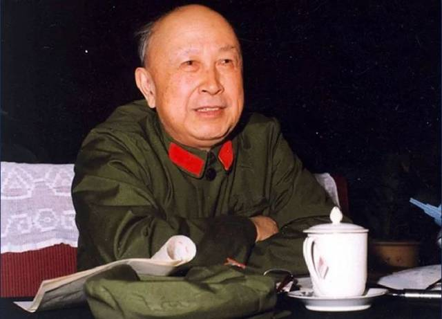2008年，97岁的钱学森，突然跟儿子小心翼翼地说：支个电视行不行，贵不贵啊，要