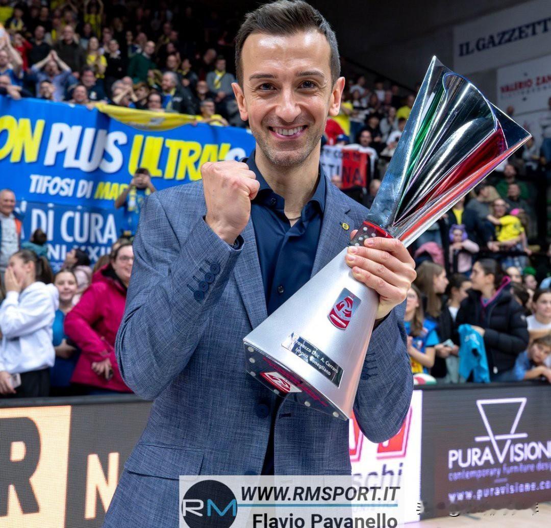 桑塔雷利欧冠赛前采访精简科内利亚诺主帅桑塔雷利在欧冠赛前接受采访，谈及球队本