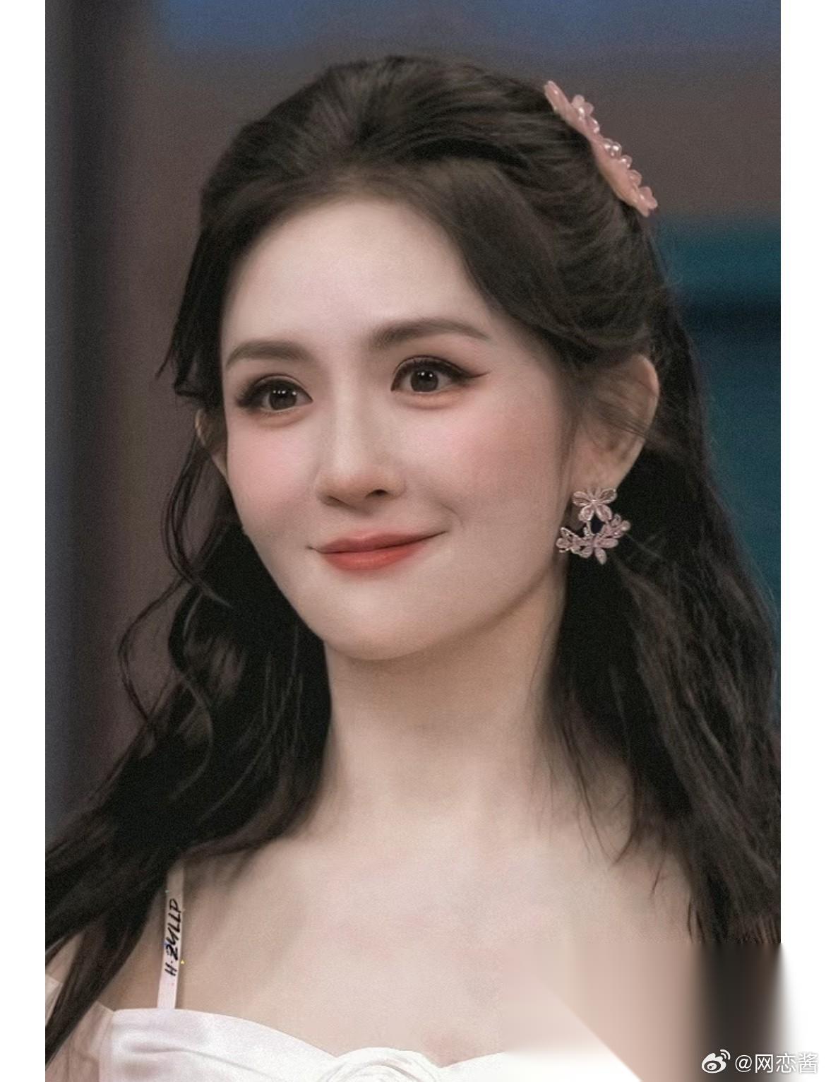 谢娜这个人最大的缺点不是太疯癫，而是她真的看不穿，人民日报都站出来了她还在