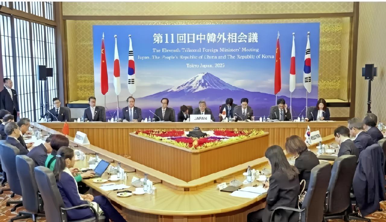 日本触碰中国底线！中日关系还能回暖吗？日本共同社11月22日报道，日本外交遭