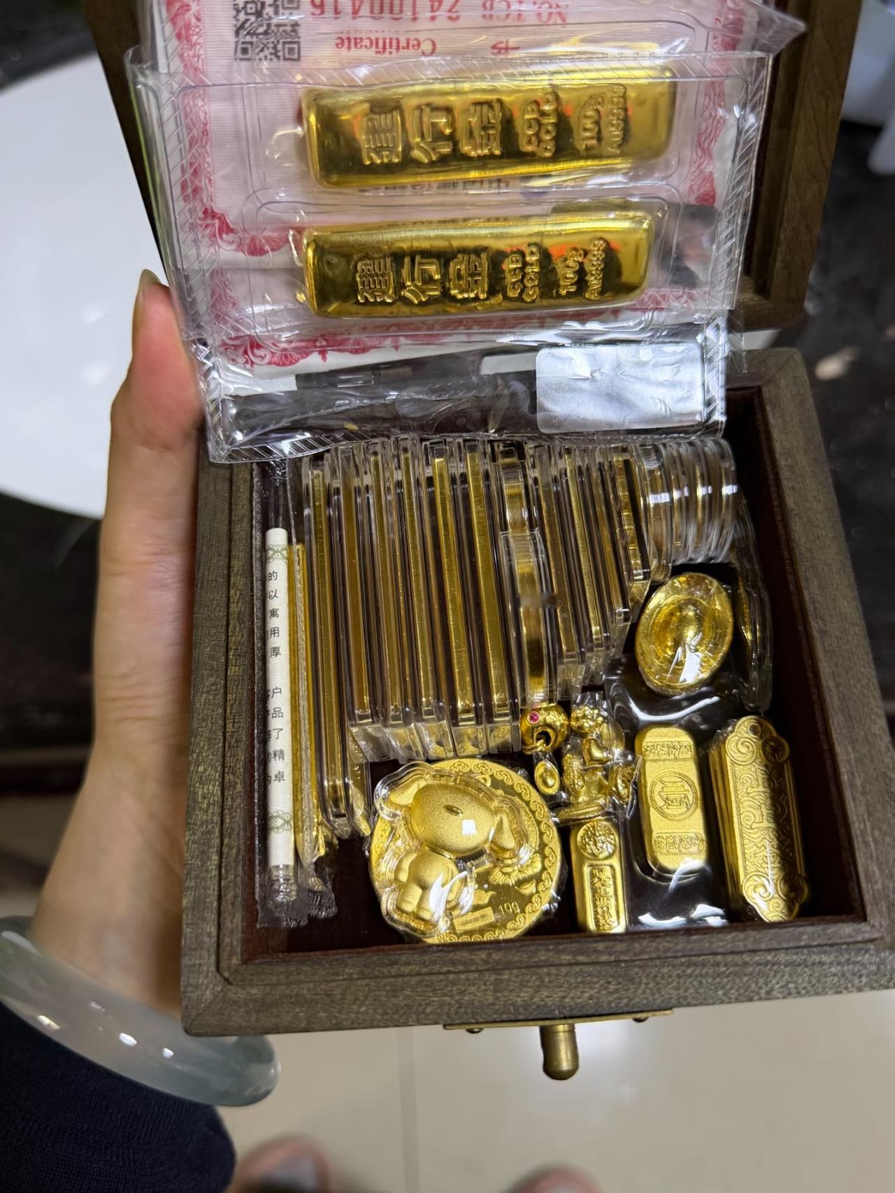 金价又有新动态啦！2026年1月7日早上8点，基础金价都到1005元/克了，