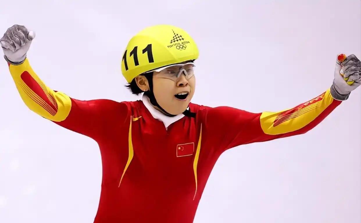 王濛上浪姐背后，是无数退役运动员的生存之战王蒙为什么会站上综艺舞台，和一群女