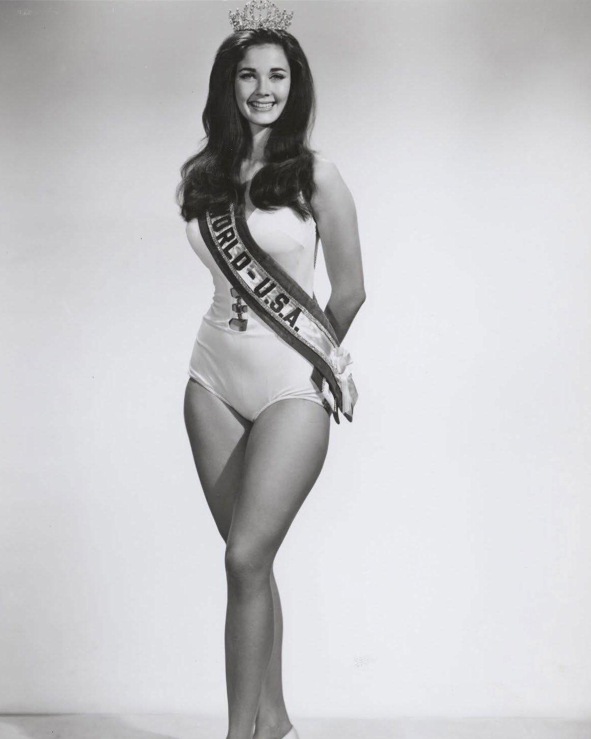 1972年，21岁的琳达·卡特先是成为了亚利桑那选美大赛冠军，接着又代表亚利桑那