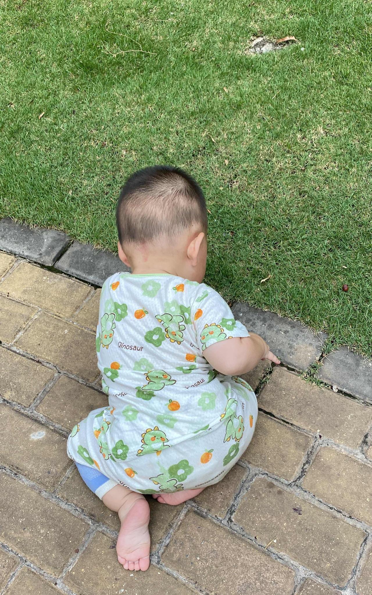 带娃以后才知道：1.千万不要躺喂，躺喂虽然好，但是断奶的时候哄睡就成了大问题！
