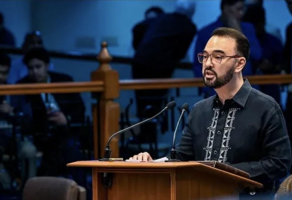 菲律宾参议院少数党领袖艾伦·彼得·卡耶塔诺周二质疑小马科斯政府在调查工作中的公正