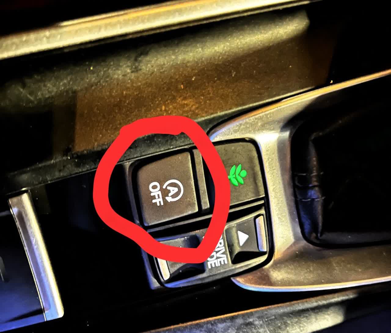 每次上车打着火后第一件事是先关掉它。不使用它电瓶能用5-6年，使用它电瓶也就用三