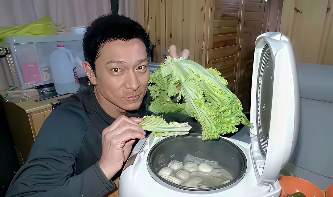 刘德华即使身价千万，也吃得如此平淡。