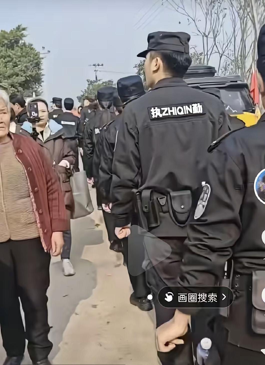 合川这几个帽子叔叔我是真服了，本来是去呆呆家杀猪宴维持秩序的，结果硬是把自己干成