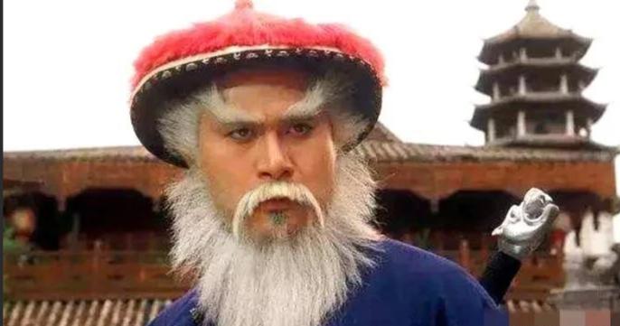 一天深夜,鳌拜经过女儿兰格格的房间,听到细微的低语。那种声音不是女儿在祈祷,也不