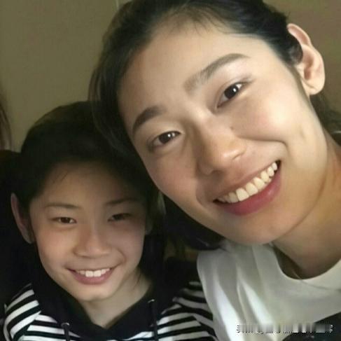 朱婷的小妹妹朱佳荟，今年19岁，河南周口郸城人，身高1.83米，长相酷似姐姐朱婷