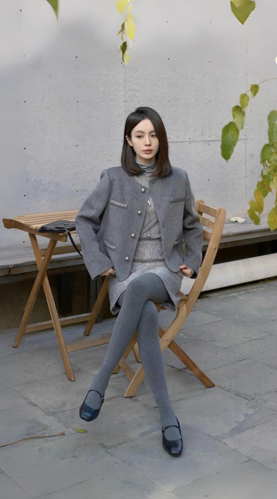 分享秋冬穿搭灰色大衣配厚灰简直不要不要的好看绝绝子御姐秋冬穿搭厚灰大衣