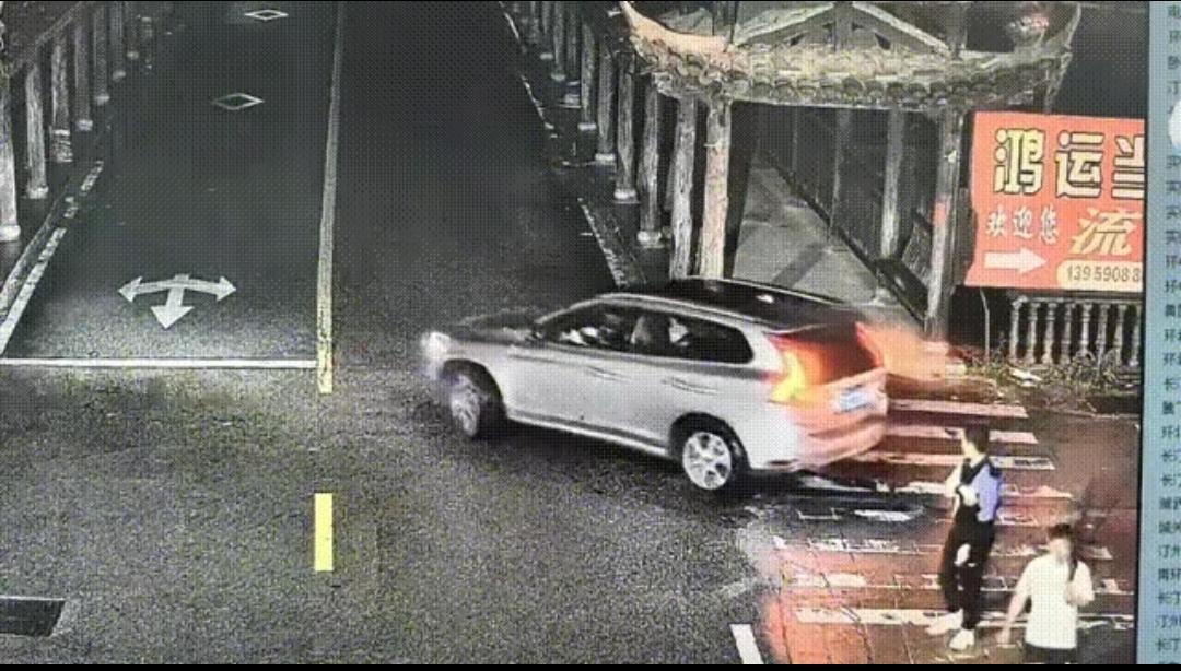 福建长汀小车落水致5人死亡，为啥警方通报为操作不当所致？4月6日晚，福建长汀