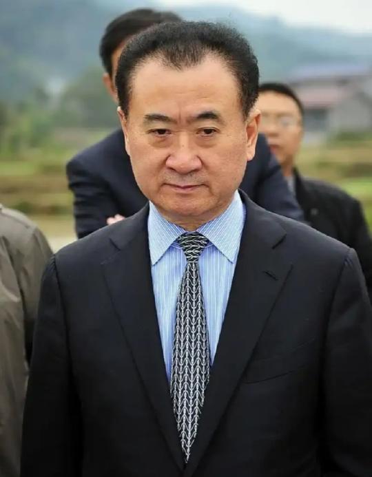 看王健林新闻，我一堂哥是万达供应商，他说的话把我三观震碎了。他说就算王健林全国就