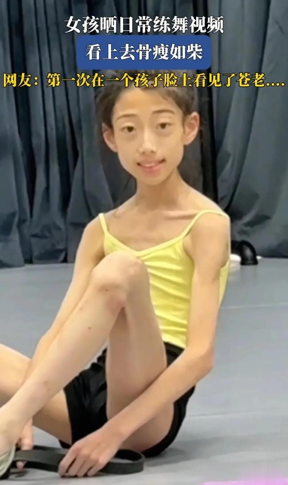 有点恐怖，本以为是人形玩偶，却没想到是一个孩子。在陕西的一小女孩，晒出了自己日