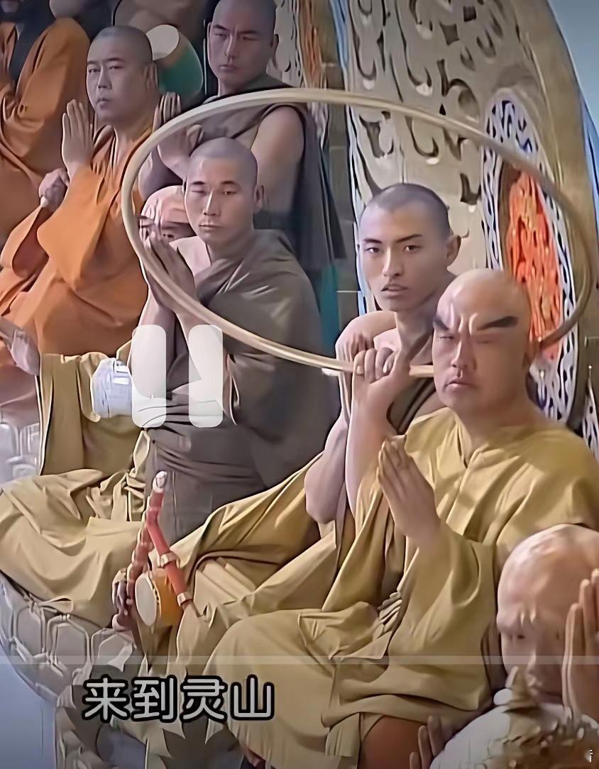 网友：那个圈不举着不行吗？评论区：摆拍、一会儿完了就放下去了🫳