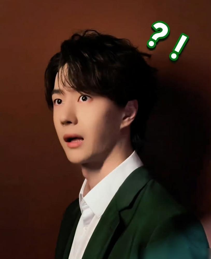 前一秒眼神杀能劈开屏幕，后一秒脖子一缩连连摆手往后躲。你绝对猜不到这反差能有多离