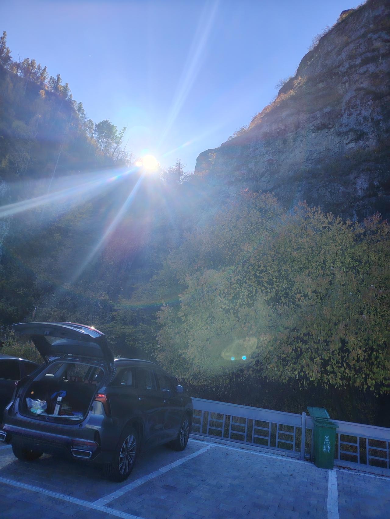 在那些无所不用其极的宣传下，让那些不能全款买房又刚需的人，唯恐房价一涨再涨更加买