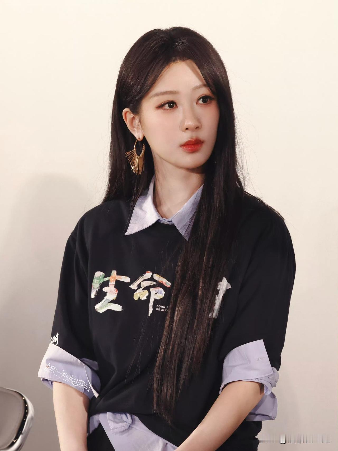 本来我觉得自己不穷的但是看到昨天晚上杨紫的妆造我发现自己是真穷，杨紫昨天晚上