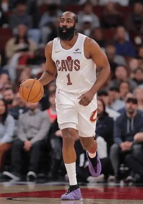 哈登的前队友，9个人，9句话，这样评价哈登：1、威斯布鲁克：“他是我见过最聪明