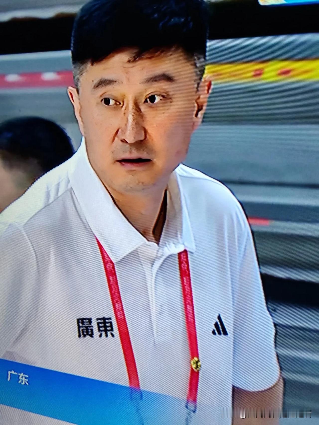 今晚（星期天12月14日）19点35分，CBA有三场常规赛，分别是：上海