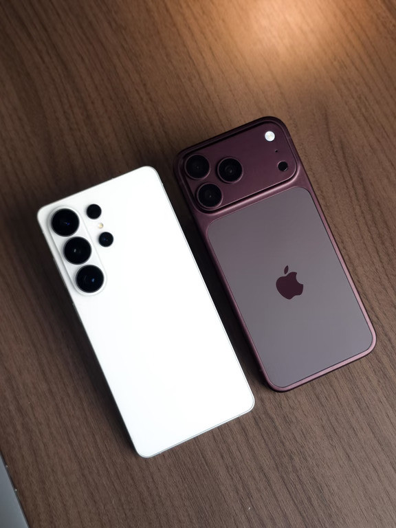 涨价的iPhone还是跳水的三星🤔