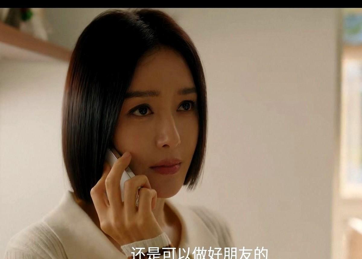 我爸要娶的人，是我“死了”十年的妈。谭老师的手，第一次抚摸我额头时，我哭了出来