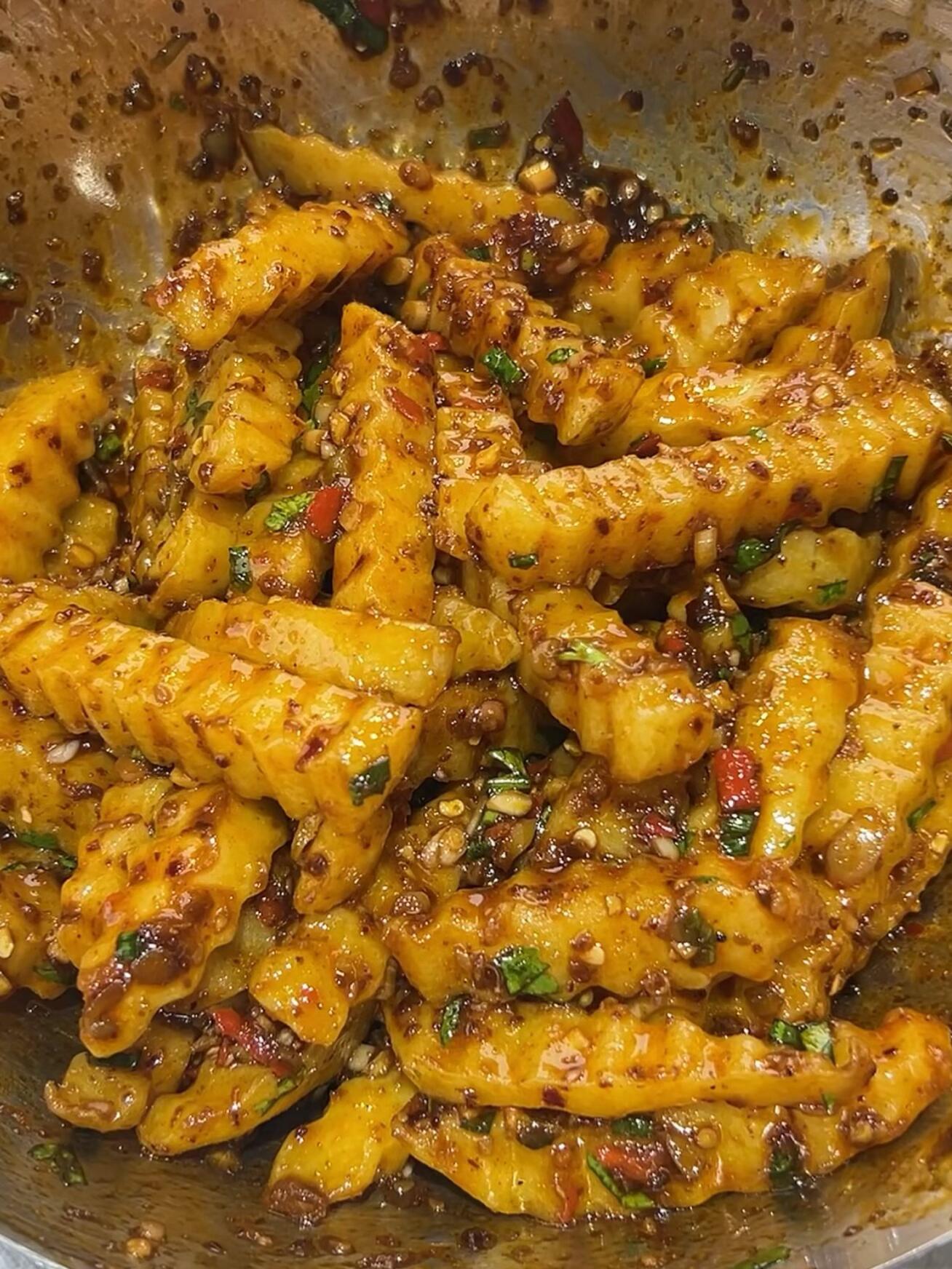 谁还去小吃摊！在家做狼牙土豆，懒人零失败家人们谁懂啊😭再也不用去小吃摊买狼