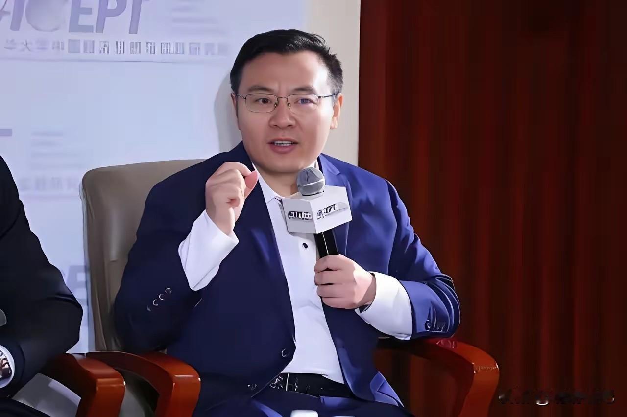 许家印的军师任泽平，当年建议许家印梭哈新能源汽车市场，认为未来是新能源汽车的天下