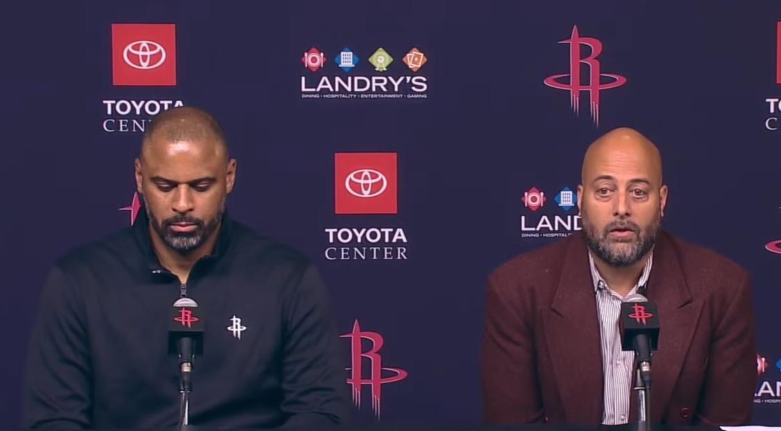 有NBA记者凯西·史密斯认为，火箭队的范弗里特很有可能将跳出合同，和火箭队签下一