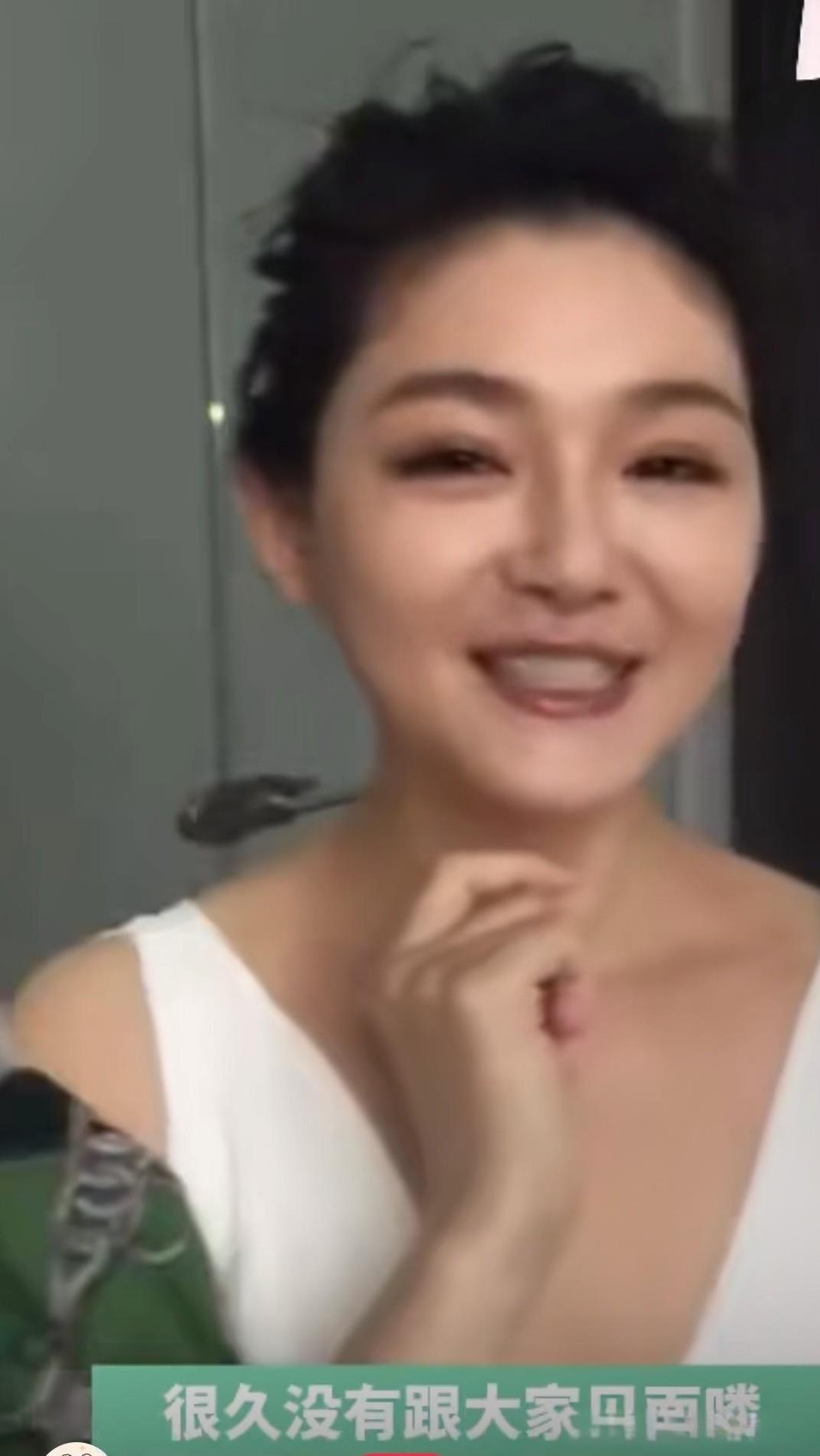 这是大s在生完霖霖后，第一次出现在大众面前参加活动！大s自己坦诚：心里非常紧张