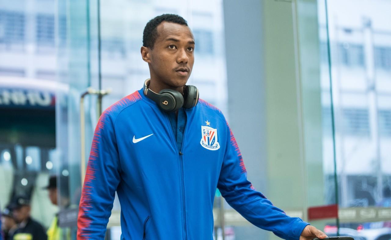 这也挺好的，离家近，安心踢球，艾迪离开上海申花的后卫，将以自由球员身份签约中甲球