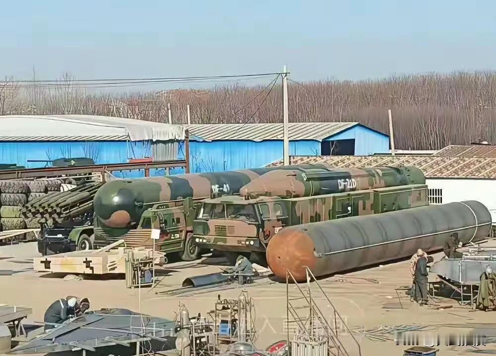 美国终于能安枕无忧了，原来中国的东风-41洲际导弹竟是这样的。网上有人放出照
