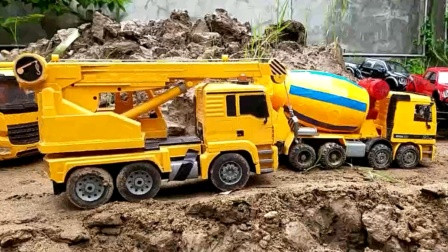 油罐大卡车停车2 挖掘机动画片 玩具车