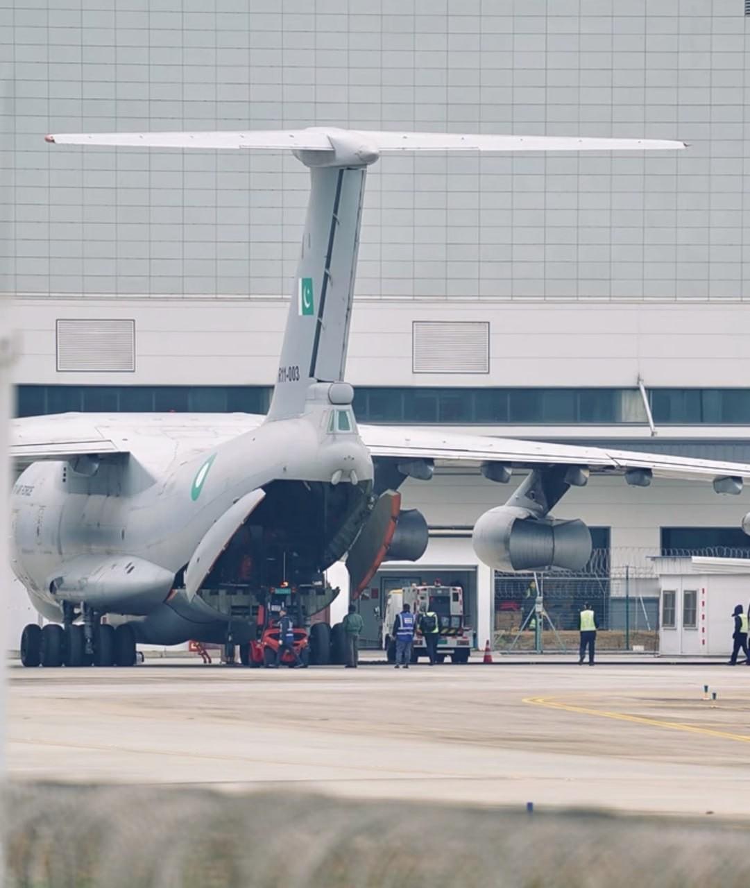 外媒：多架巴空军战略运输机现身成都，歼-35已经开始交货？当地时间26日，“