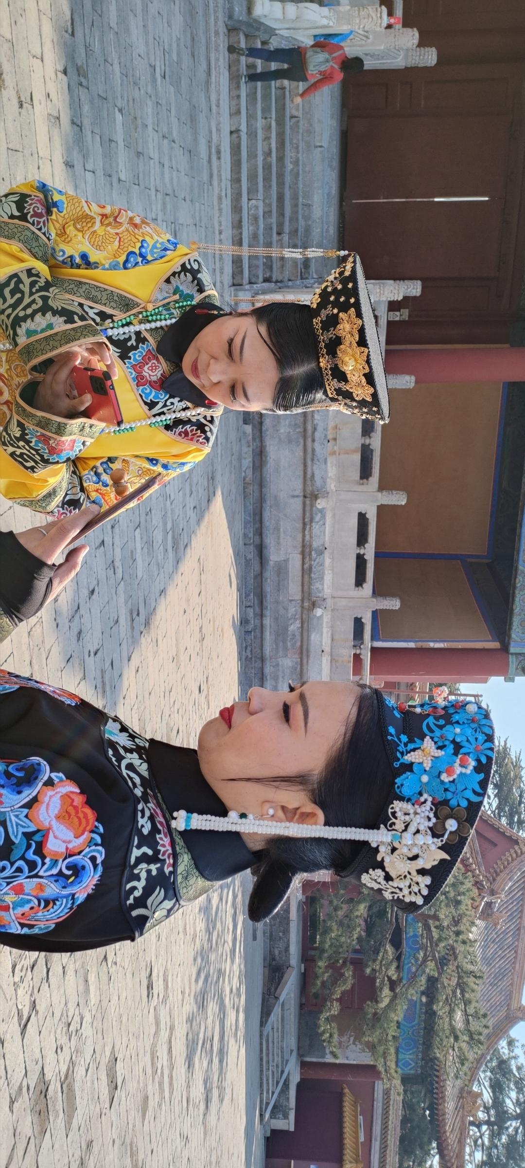 穿越时空的汉服美人，古典与现代的完美融合。