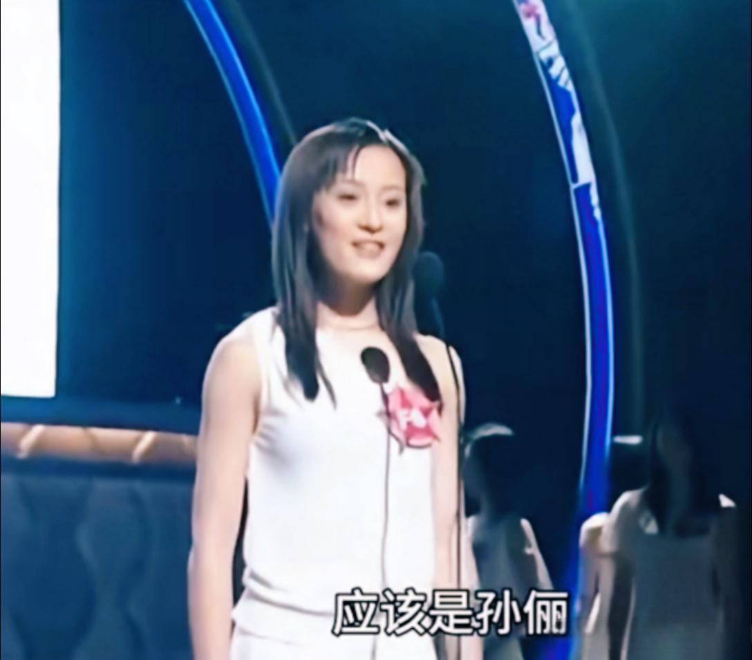 孙俪和邓超的女儿小花完美地继承了父母的艺术细胞。小花参加在英国伦敦举办的拉丁