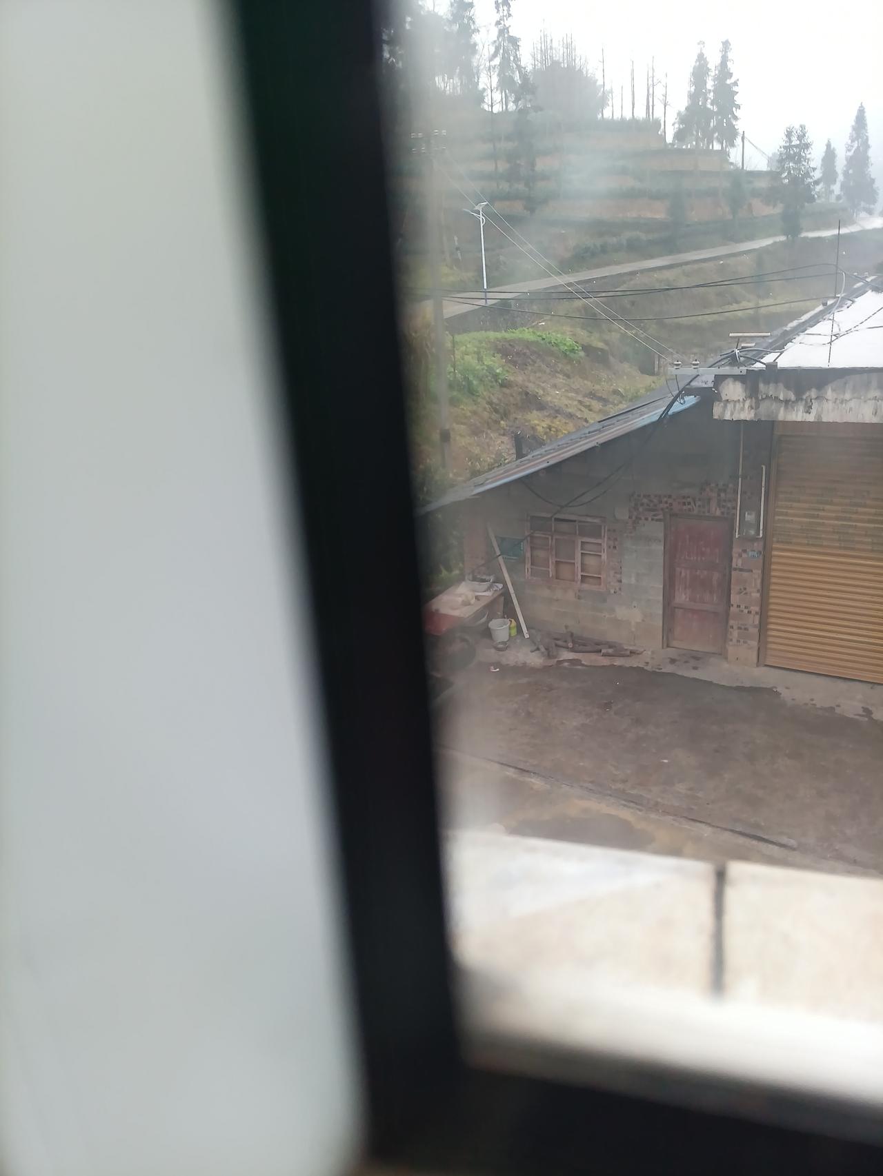 我老家隔壁镇有一个男人四十岁左右死了老婆，别人给他介绍了一个寡妇，也是四十来岁，